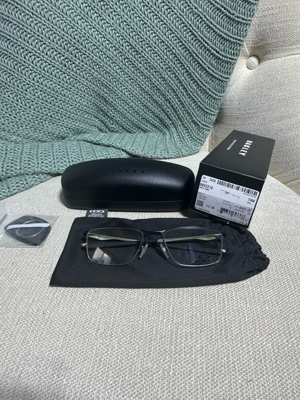 NWT Oakley Socket 5.5 Satin Black Rimless Frame w/ case and storage bag Size 54